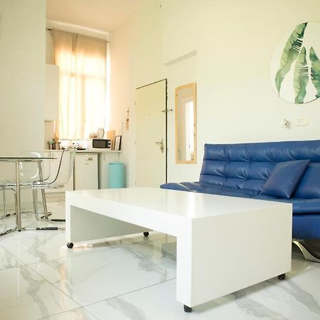 Bauhaus Stylish Apartments - By Bookiz Tel Aviv Exterior photo