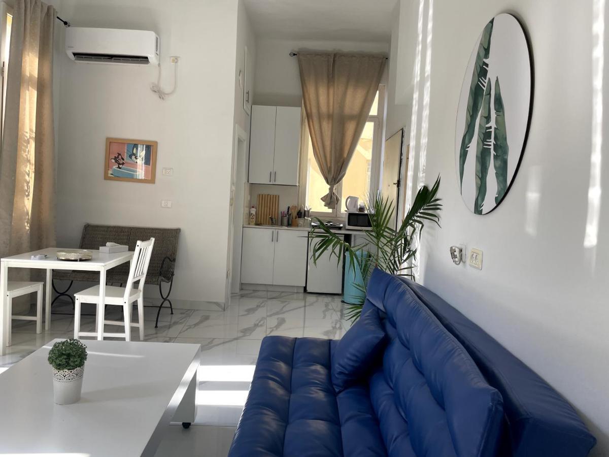 Bauhaus Stylish Apartments - By Bookiz Tel Aviv Exterior photo