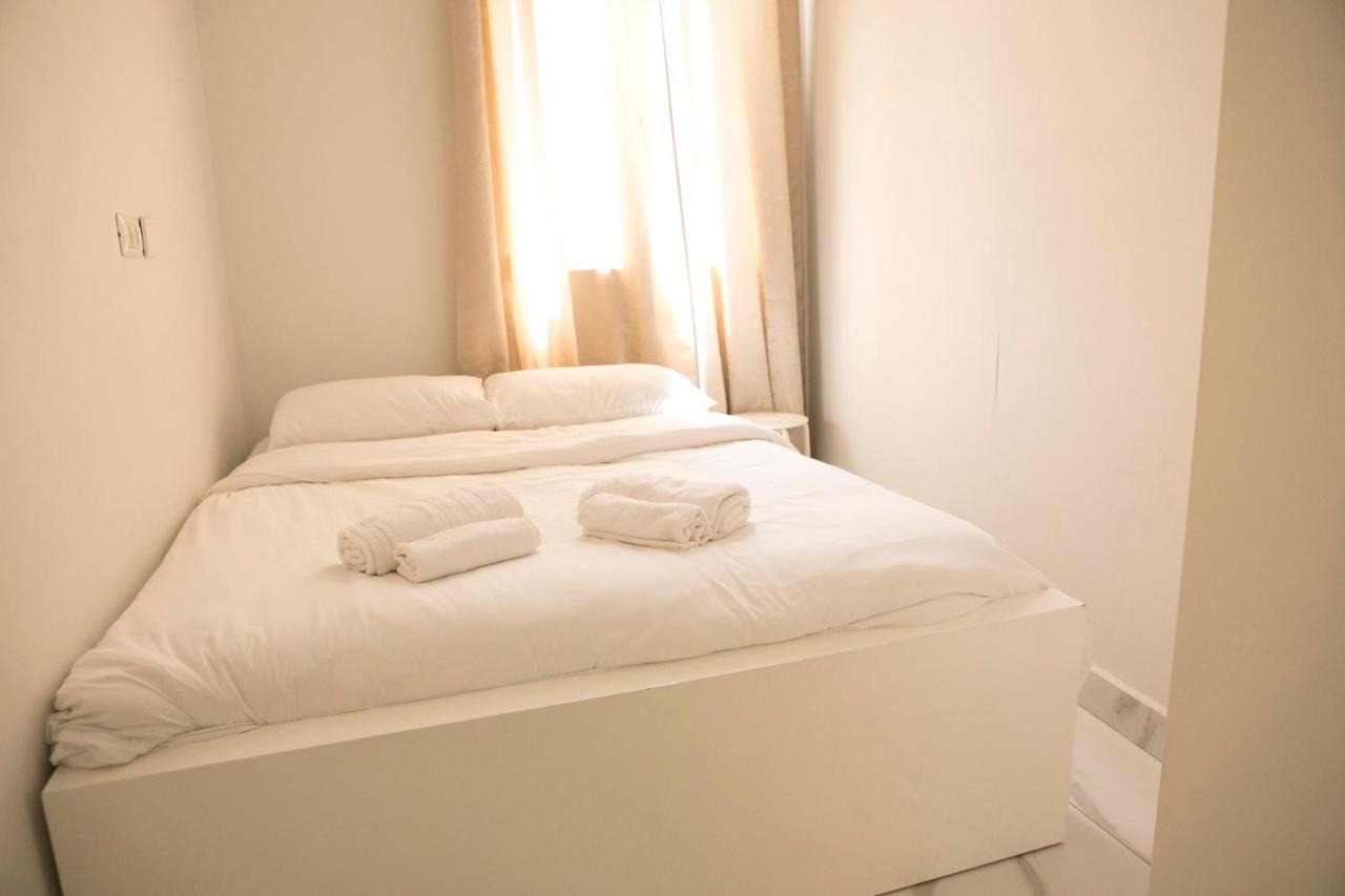 Bauhaus Stylish Apartments - By Bookiz Tel Aviv Exterior photo