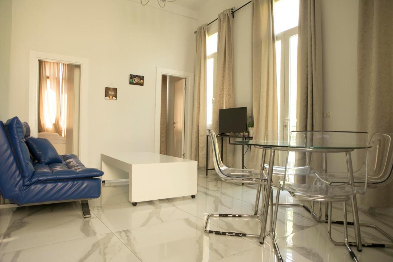 Bauhaus Stylish Apartments - By Bookiz Tel Aviv Exterior photo