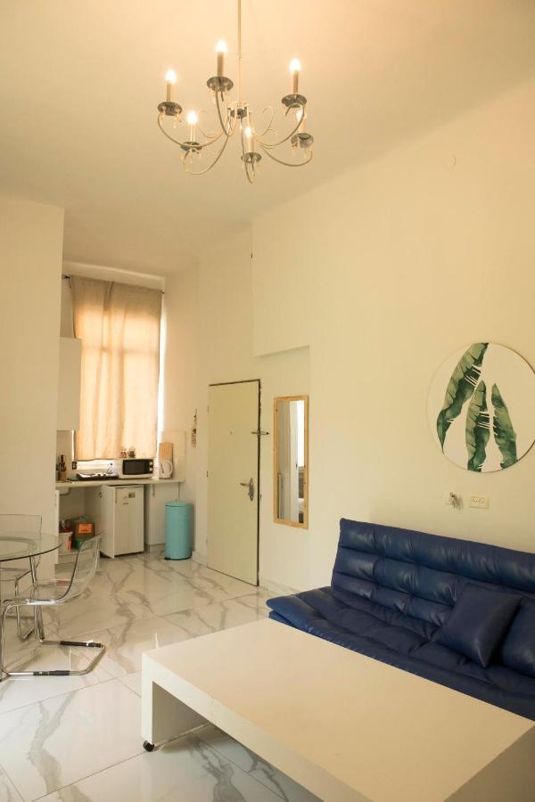 Bauhaus Stylish Apartments - By Bookiz Tel Aviv Exterior photo