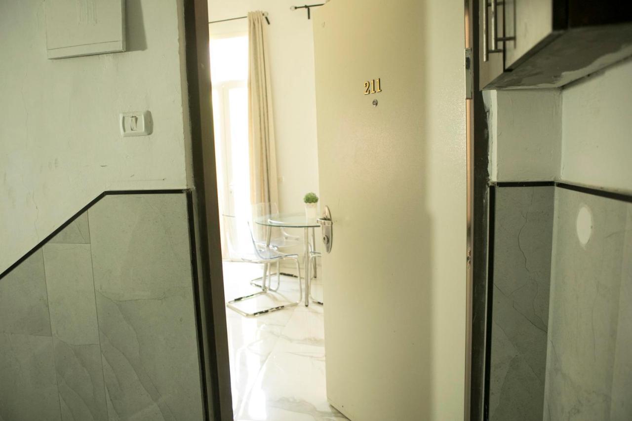Bauhaus Stylish Apartments - By Bookiz Tel Aviv Exterior photo