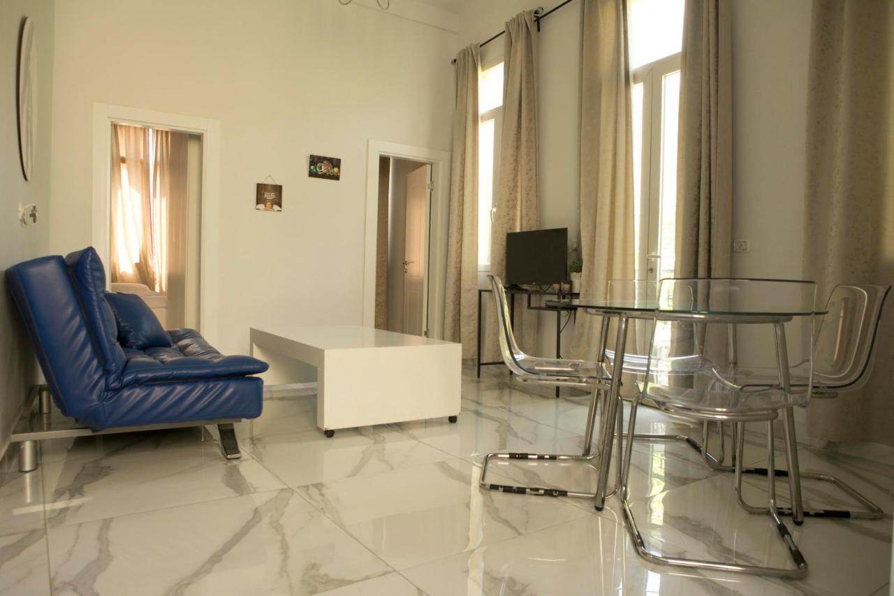 Bauhaus Stylish Apartments - By Bookiz Tel Aviv Exterior photo