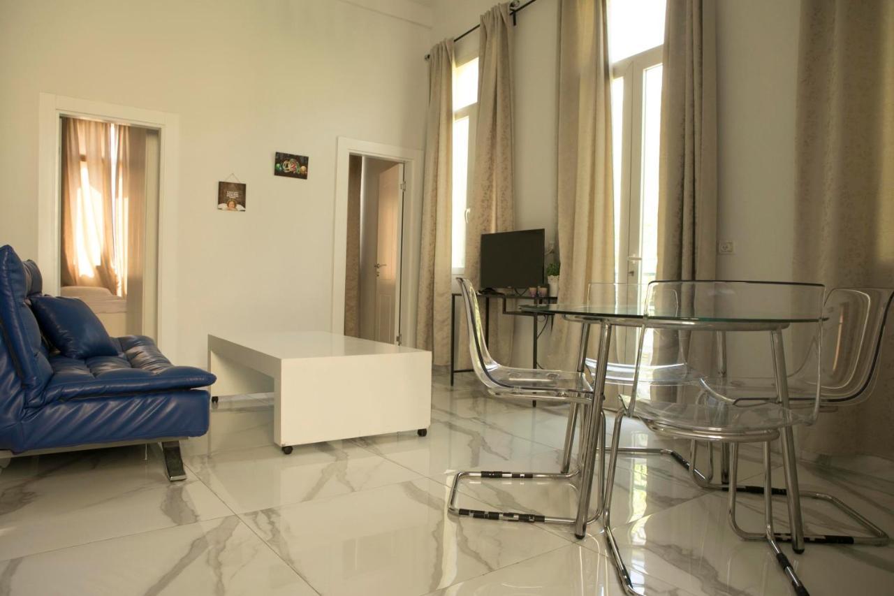 Bauhaus Stylish Apartments - By Bookiz Tel Aviv Exterior photo